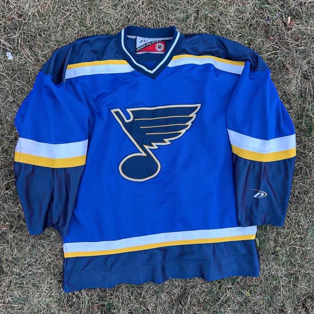 Vintage Pro Player St Louis Blues NHL Jersey
Size M